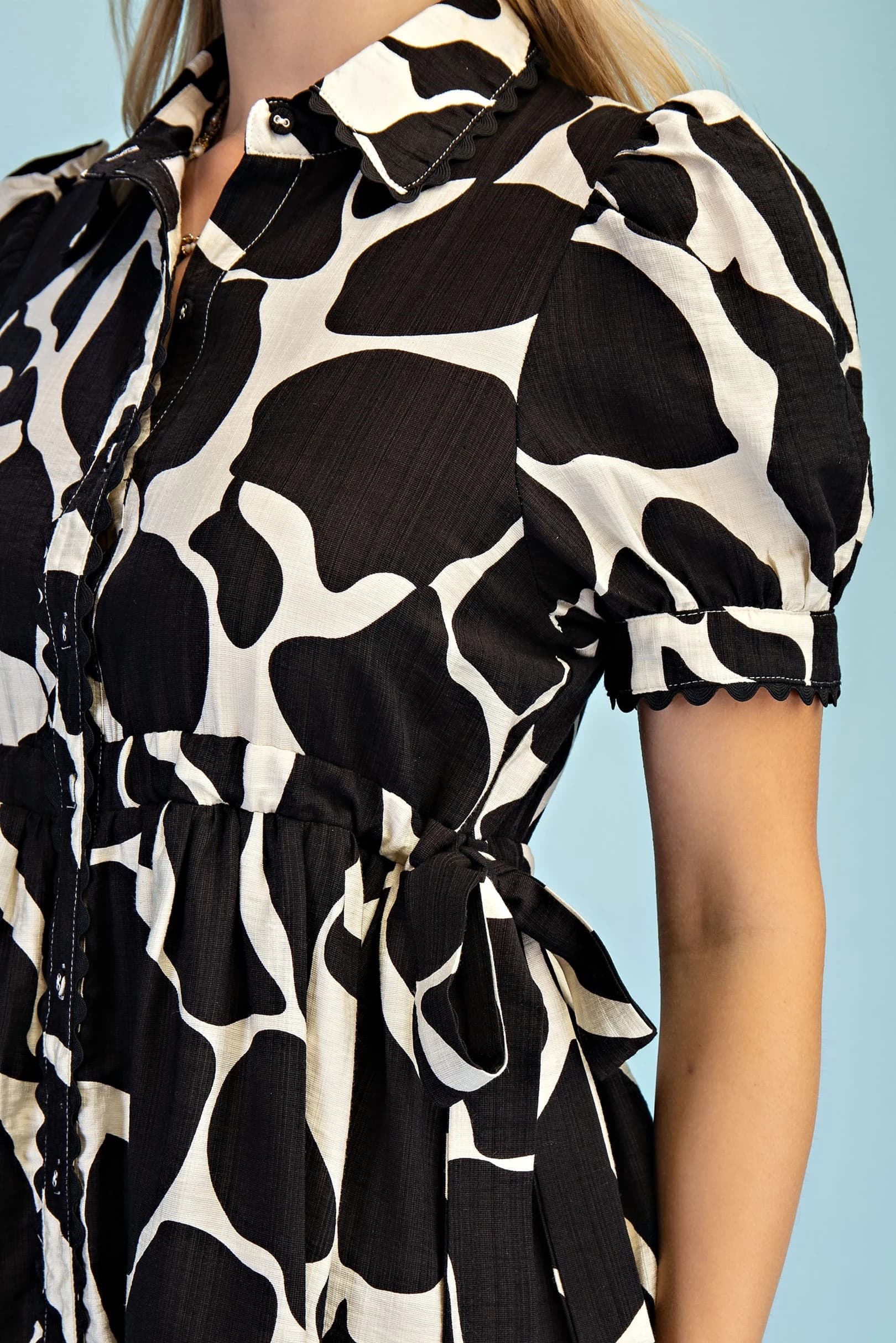 TE1686 - BLACK / IVORY