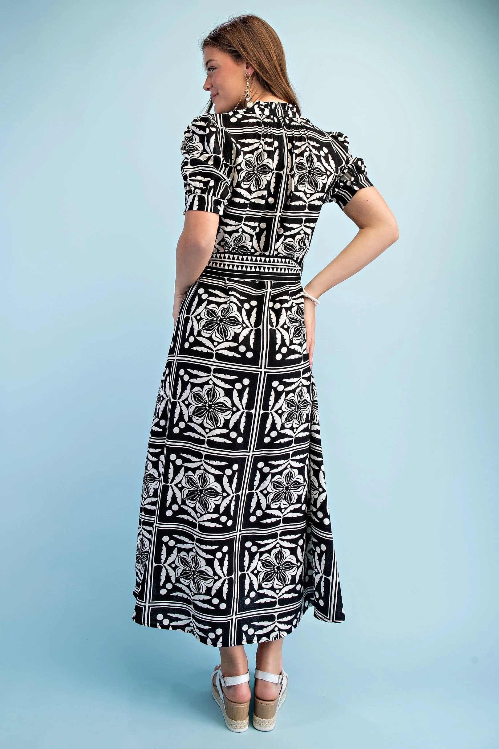 TE1843 - BLACK / WHITE