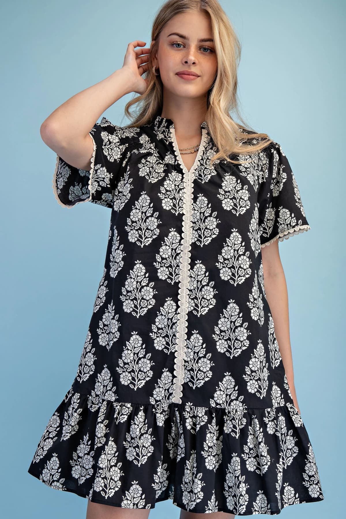 TE1946 - BLACK / OFF WHITE