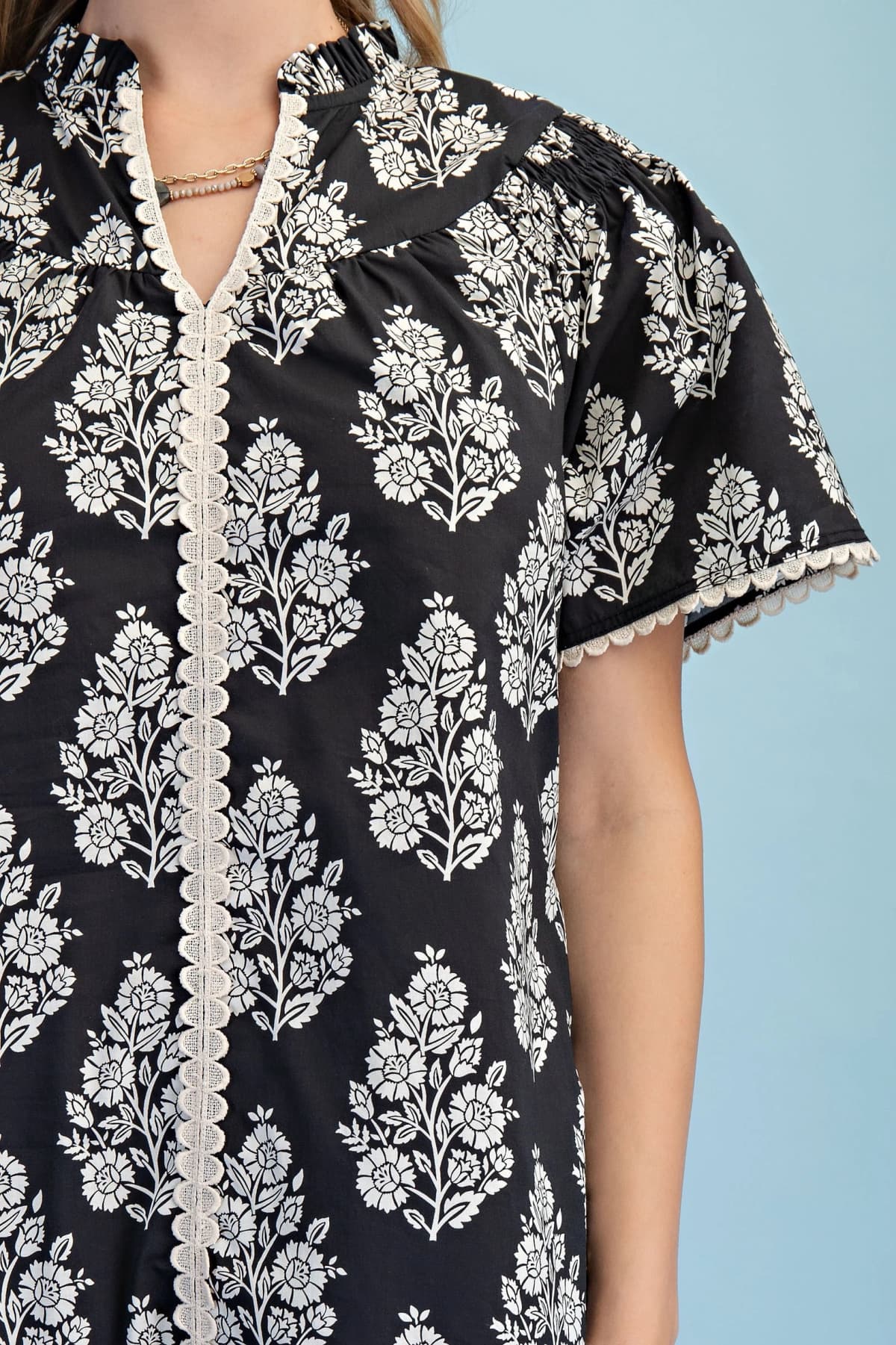 TE1946 - BLACK / OFF WHITE