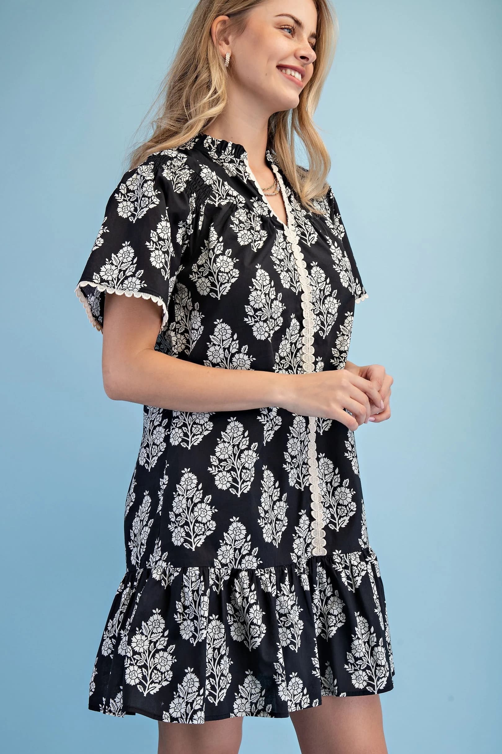 TE1946 - BLACK / OFF WHITE