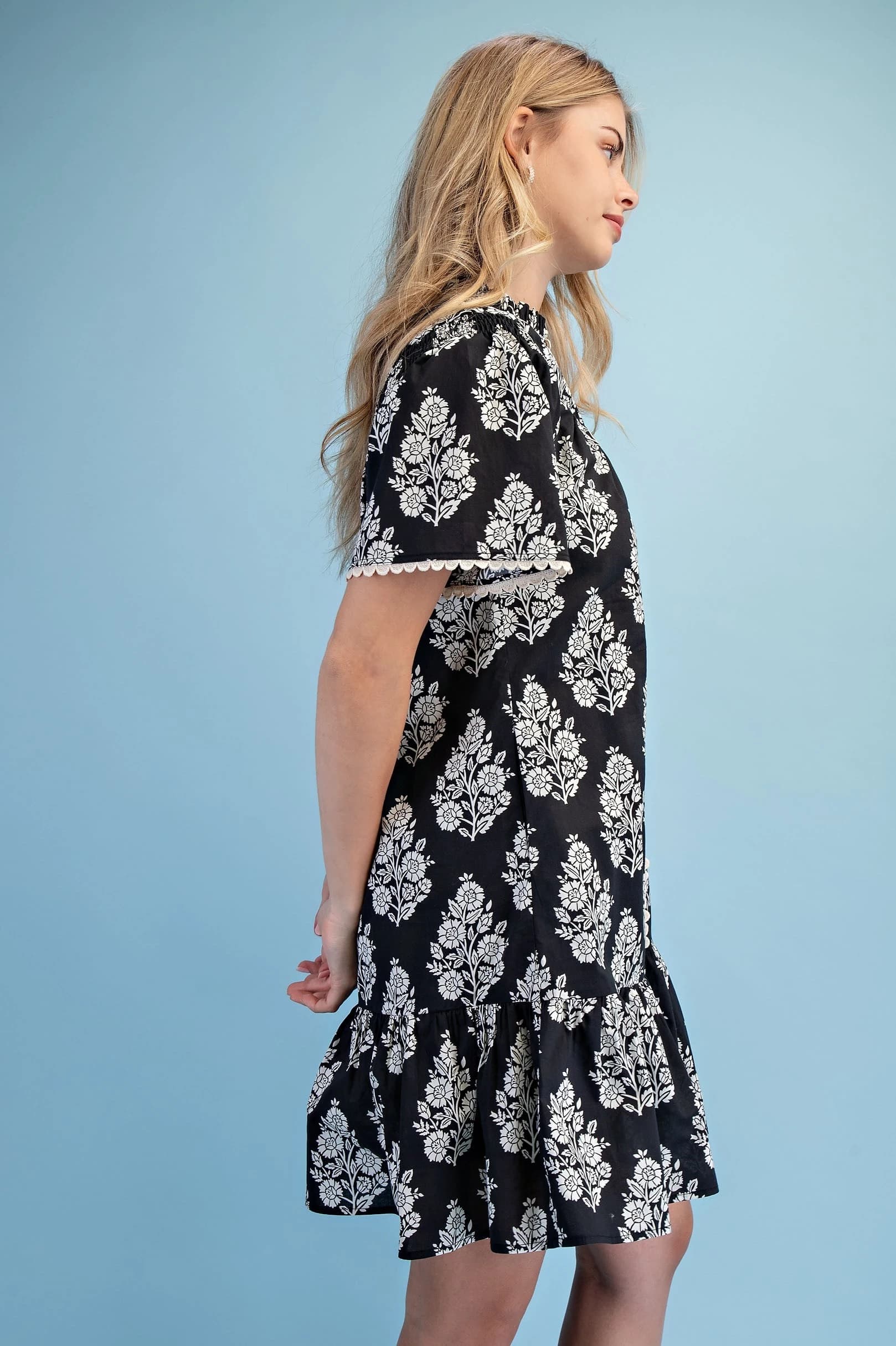 TE1946 - BLACK / OFF WHITE